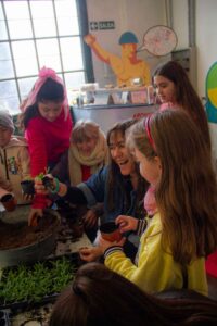 Prende - Taller de exploraciones plásticas para chicas y chicos 2